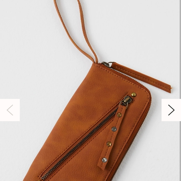 Free People vegan leather wristlet/wallet - Picture 4 of 5